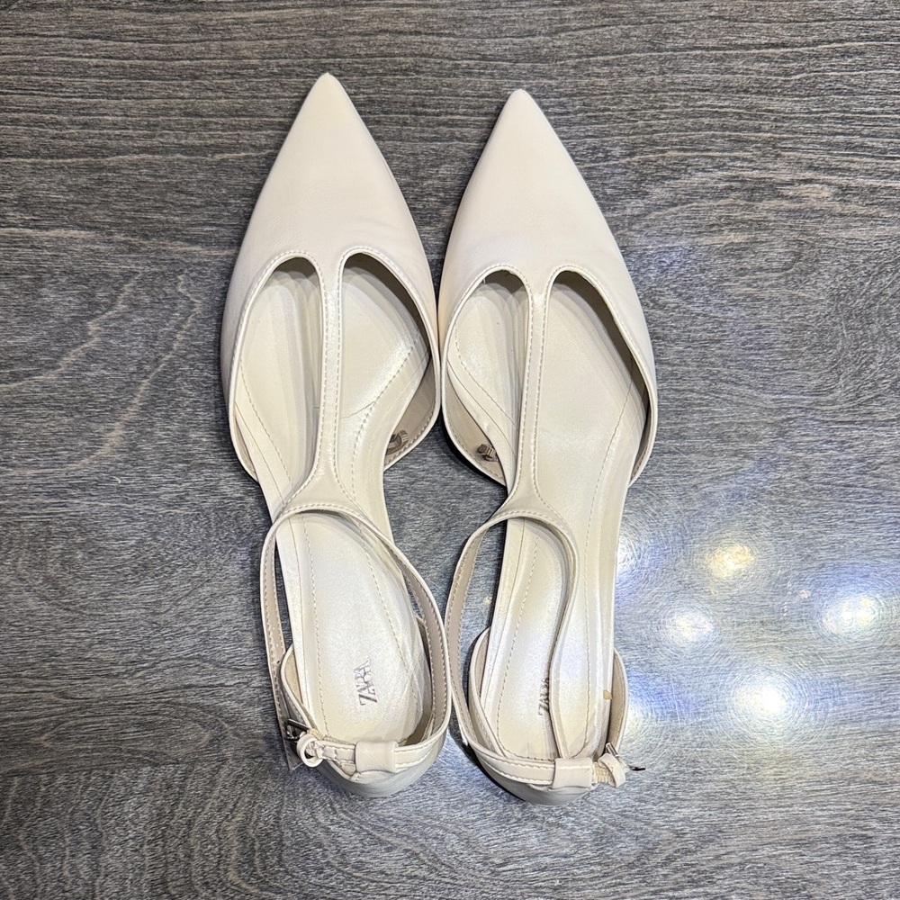 Zara Women's Cream Pointed Toe Flats